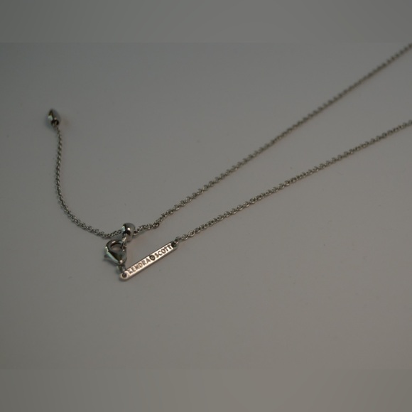 Kendra Scott: Elisa Open Frame Crystal Pendant - Picture 11 of 13